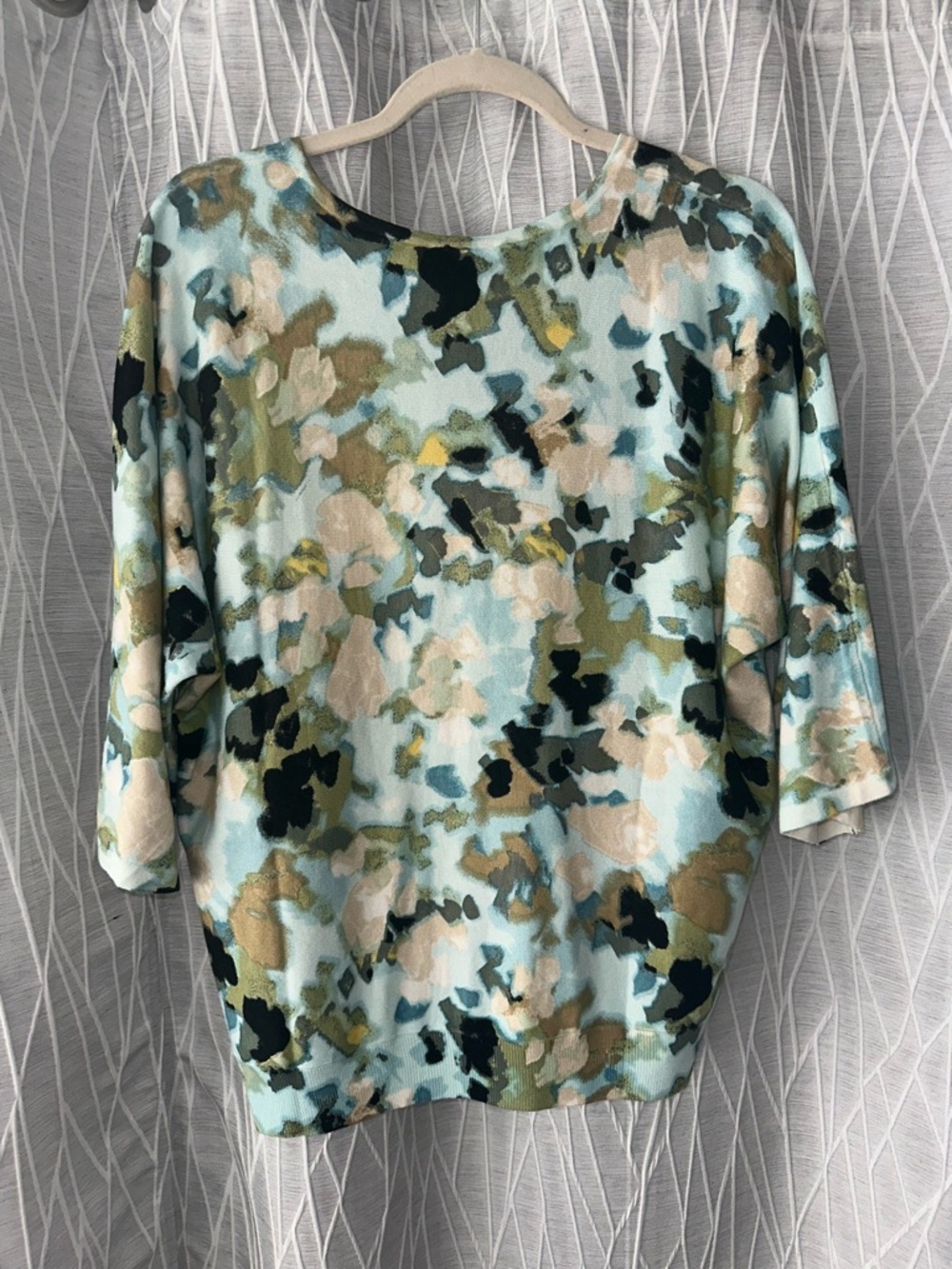 Chico's Mint/Pale Blue, Olive & Cream Abstract V-neck light weight sweater. Lg. - Picture 2 of 2